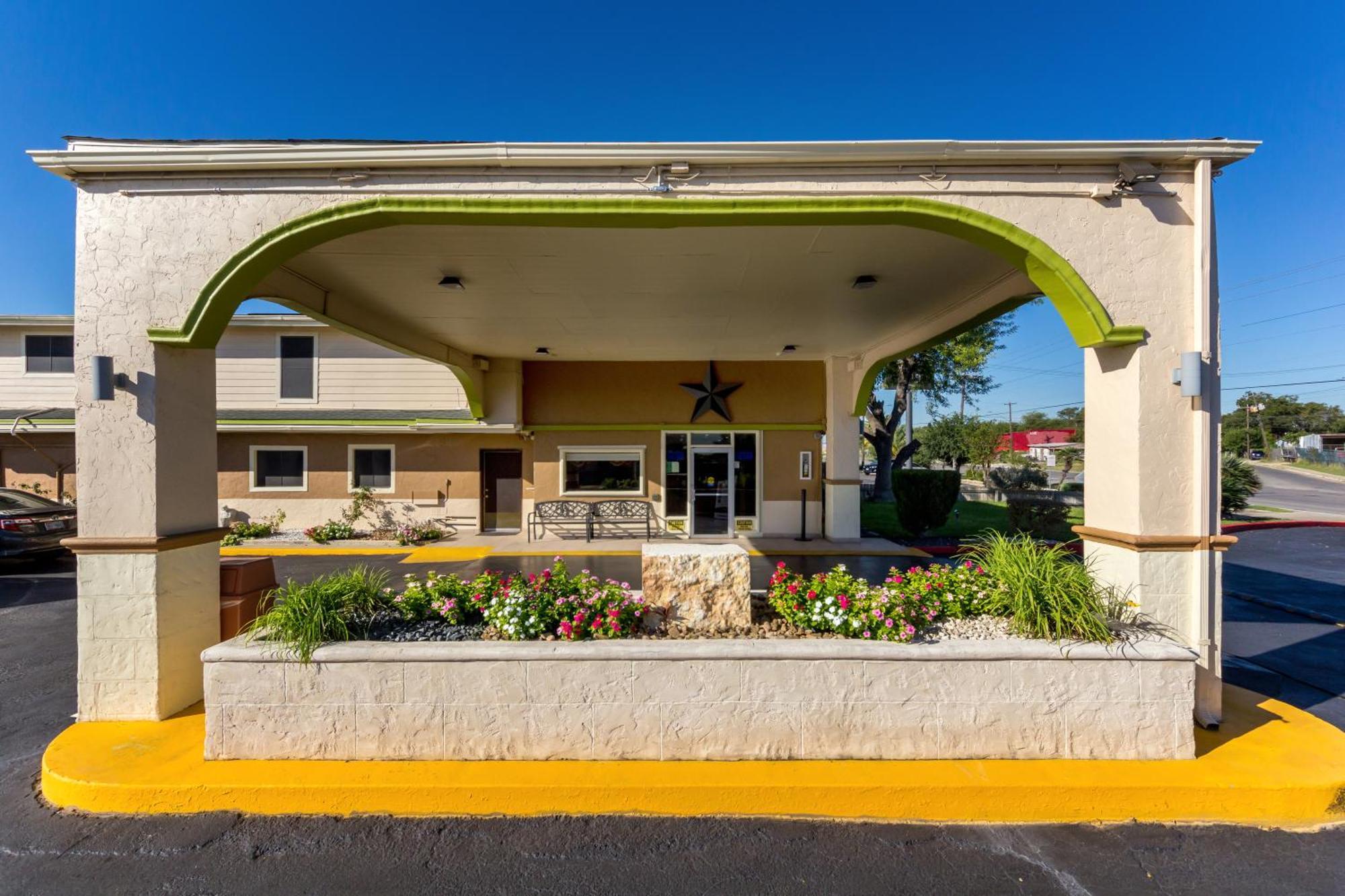 Rodeway Inn San Antonio Lackland Afb - Seaworld Экстерьер фото